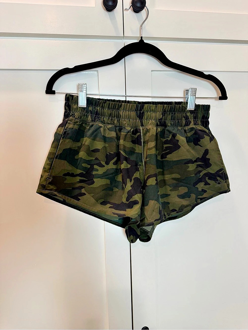 OffLine by Aerie Run Short Camo Athletic Shorts in Green Small NWOT Low Rise